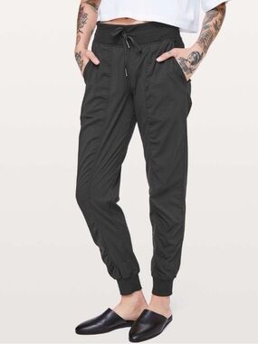 Lululemon Dance Studio Jogger *29"
Black 2